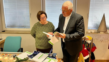 Bischof Johannes Bahlmann OFM und Rosemarie Schrotte