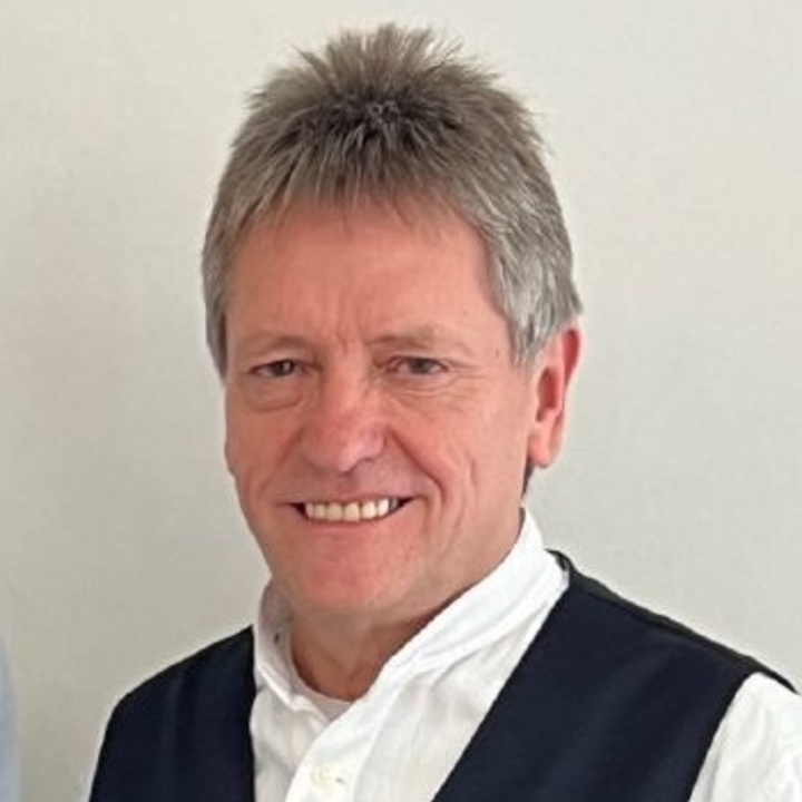  Diyap Yesil, Leiter der EFL Schweinfurt (links), dankte Konrad Ziegler für die geleistete Arbeit und wünschte ihm für den Ruhestand alles Gute.