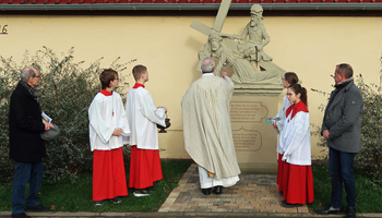 Gruppenbild vor dem Kreuzschlepper